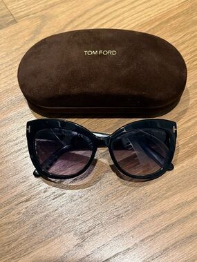 Tom Ford Black Cat-Eye Alistair Sunglasses - Women's Fashion Accessory